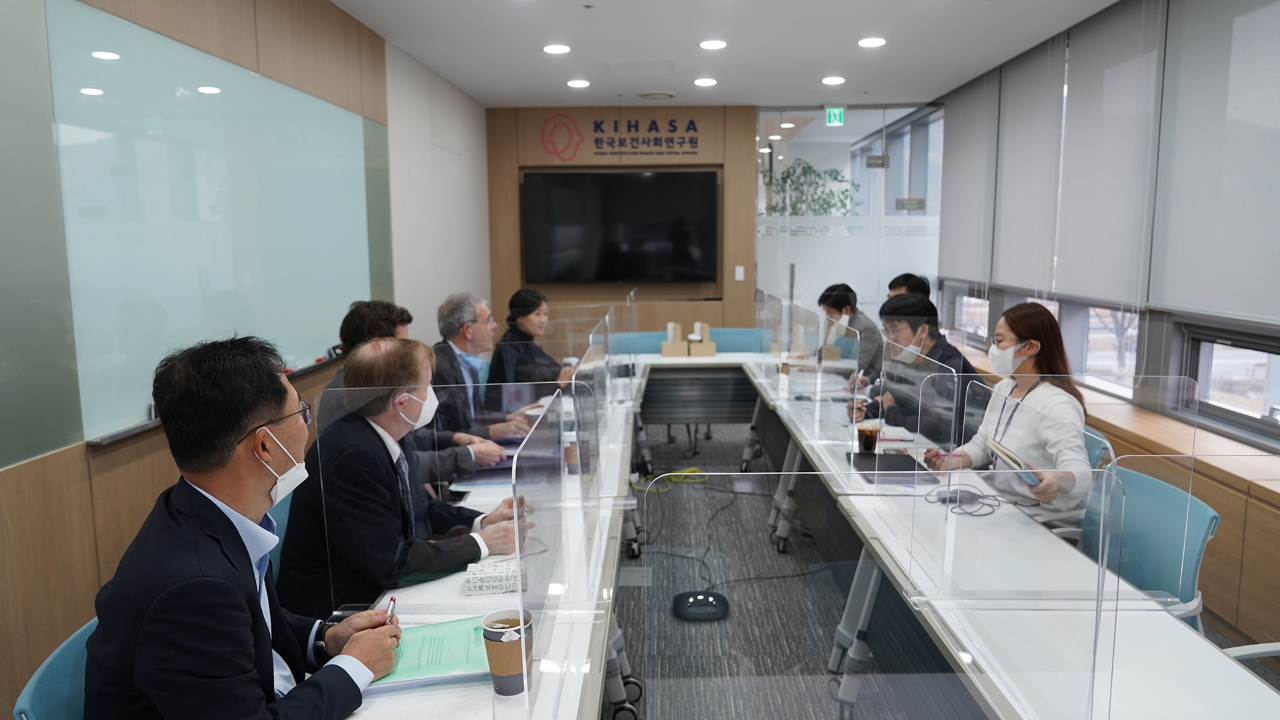 OECD Expert Group Visits KIHASA-4