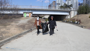 KIHASA Volunteer for Keum River Trail Clean-up-4