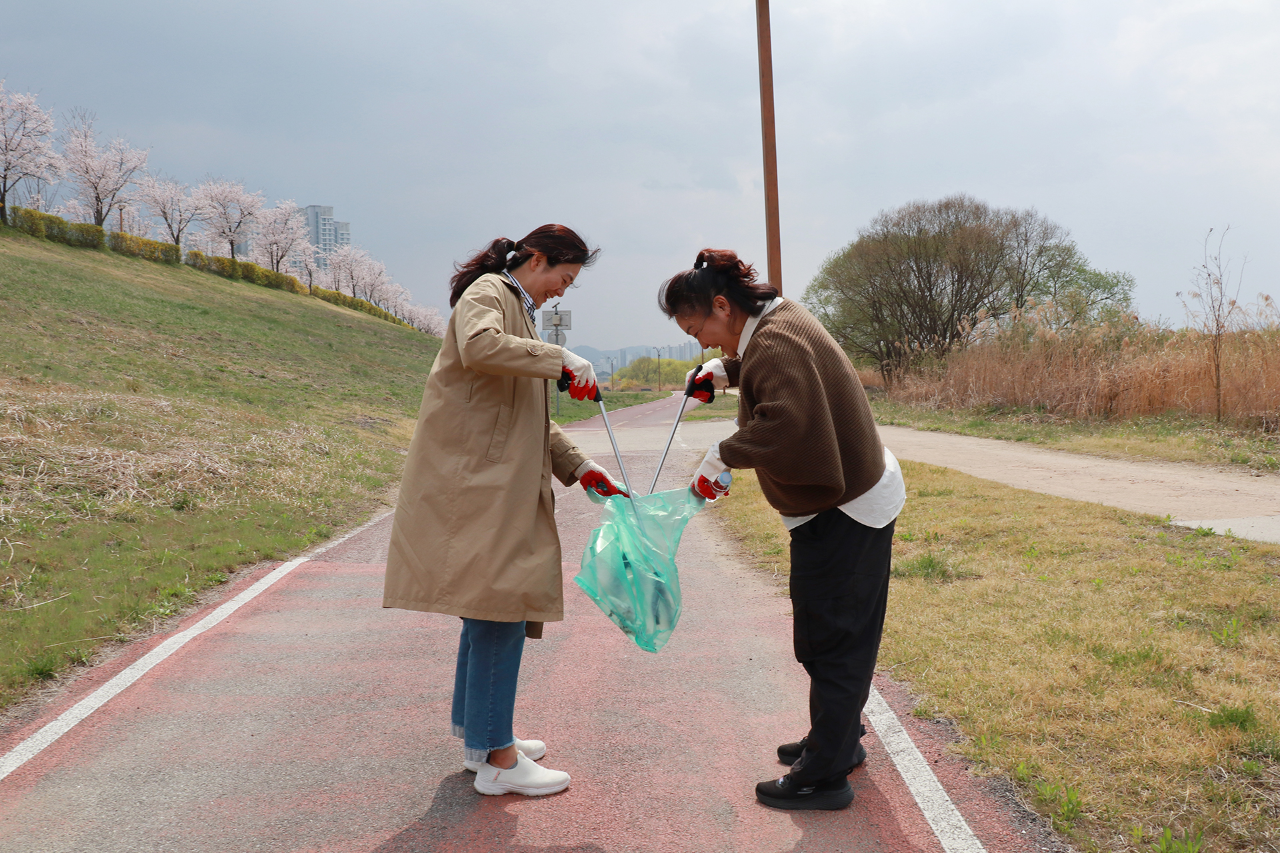 KIHASA for Geumgang Riverside Cleanup-1