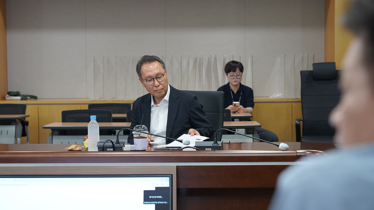 KIHASA Hosts Former Second Vice Minister Park Min-soo for Special Lecture-2