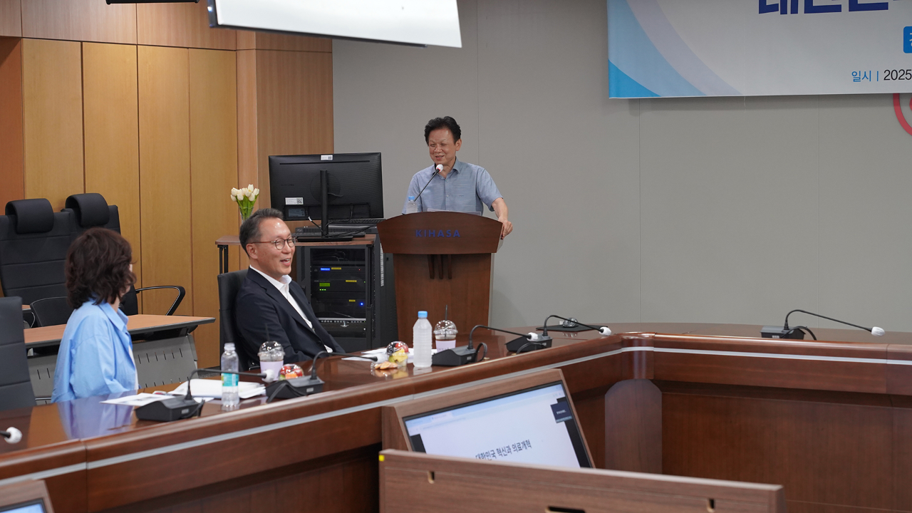 KIHASA Hosts Former Second Vice Minister Park Min-soo for Special Lecture-4