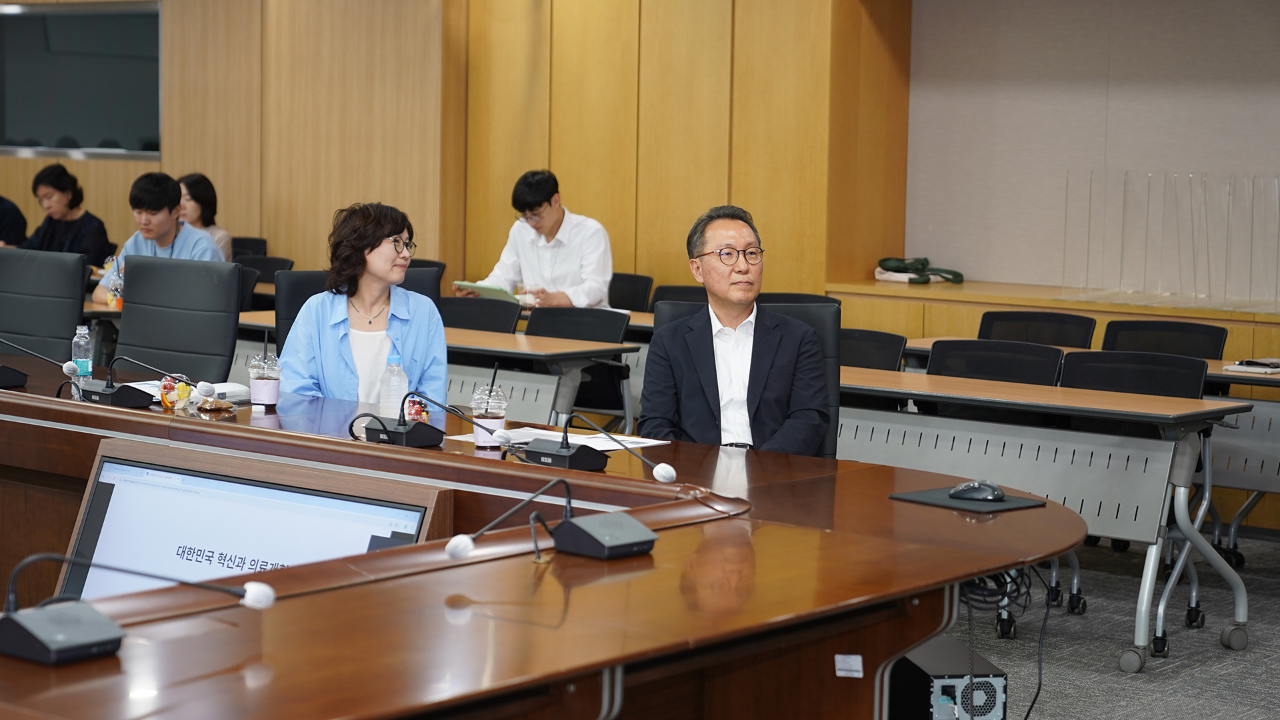 KIHASA Hosts Former Second Vice Minister Park Min-soo for Special Lecture-5