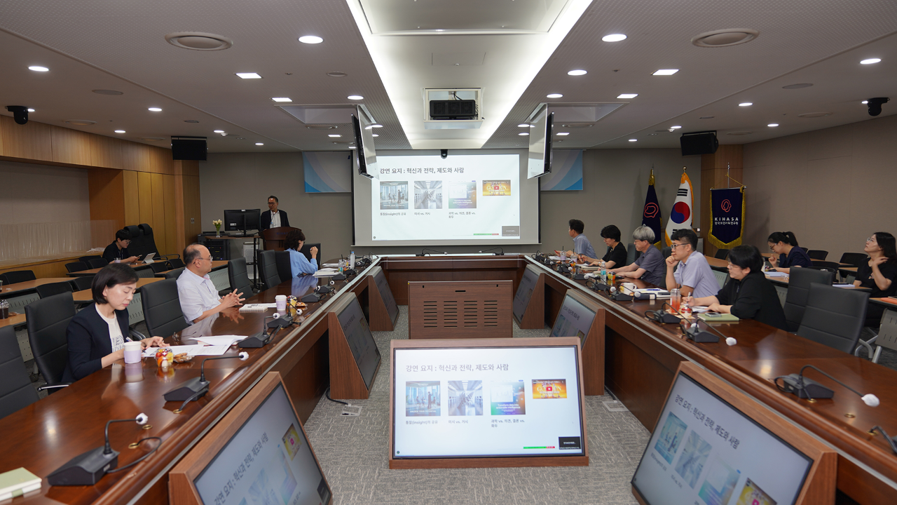 KIHASA Hosts Former Second Vice Minister Park Min-soo for Special Lecture-6