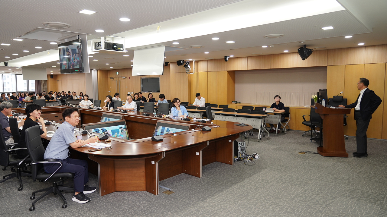 KIHASA Hosts Former Second Vice Minister Park Min-soo for Special Lecture-7
