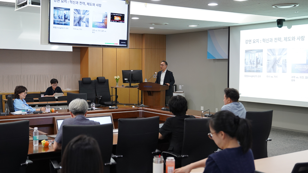 KIHASA Hosts Former Second Vice Minister Park Min-soo for Special Lecture-9