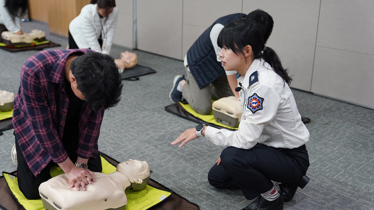 Group CPR Training-1