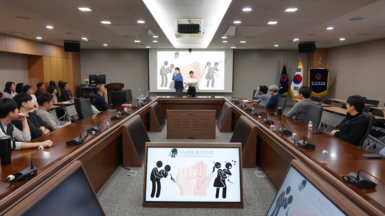 Group CPR Training-5