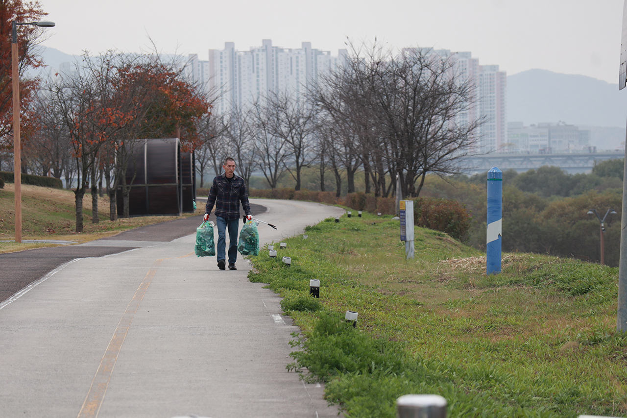 금강 주변 환경정화 자원봉사활동-3