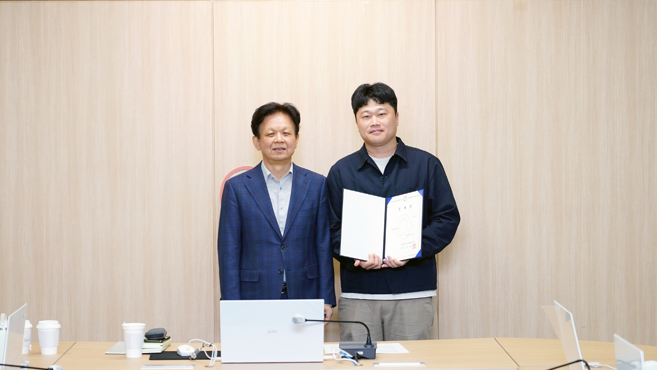 신규 직원 임명장 수여식