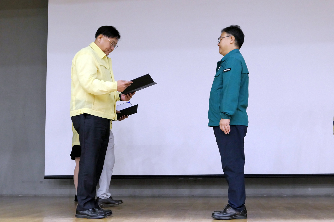 민방위대 창설 기념행사 표창 수여