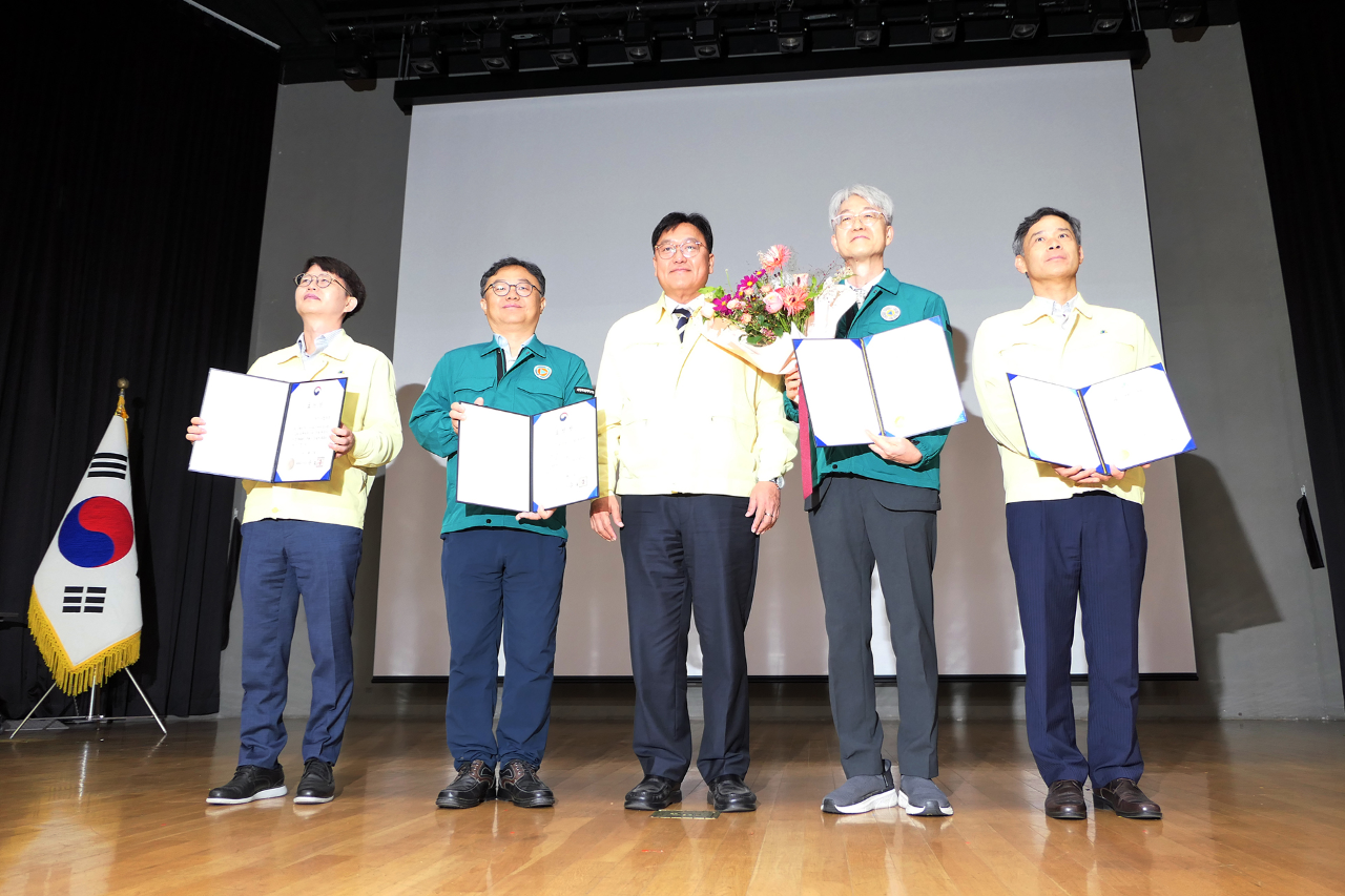 민방위대 창설 기념행사 표창 수여-1